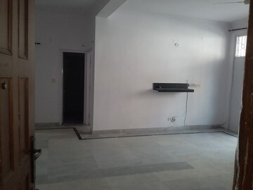 Room in 3 BHK Apartment at Eldeco Residency Greens, Pi Greater Noida – for Sale