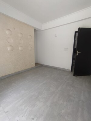 Room in 3 BHK Apartment at Proview Technocity, Chi V Greater Noida – for Sale