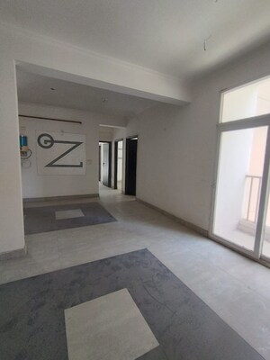 Room in 3 BHK Apartment at Proview Technocity, Chi V Greater Noida – for Sale