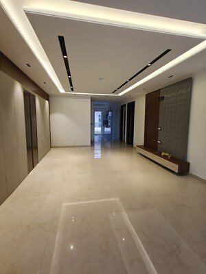 Room in 3 BHK Builder Floor at Ameya Sapphire 57, Sector 57 – for Rent