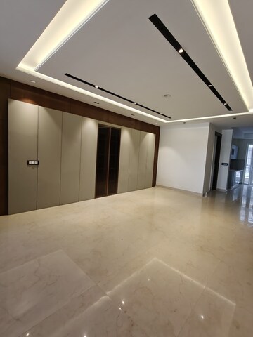 Room in 3 BHK Builder Floor at Ameya Sapphire 57, Sector 57 – for Rent