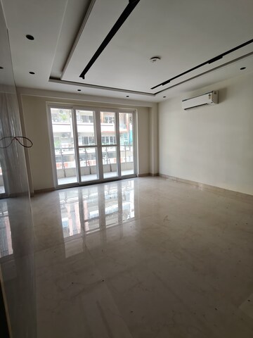 Room in 3 BHK Builder Floor at Ameya Sapphire 57, Sector 57 – for Rent