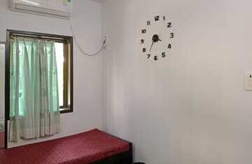 Room in  Pg at Khar West – for Rent