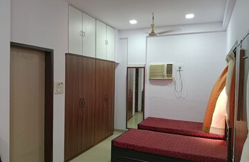 Room in  Pg at Khar West – for Rent