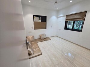 Room in 2 BHK Apartment at Santacruz West – for Rent
