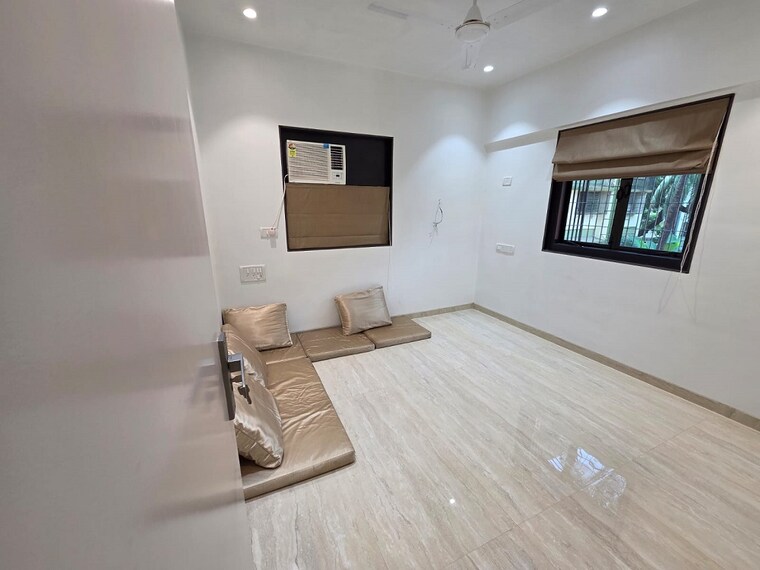 Room, santacruz west 2 Bedroom 750 Sq.Ft. Apartment In Santacruz West Mumbai 9213406