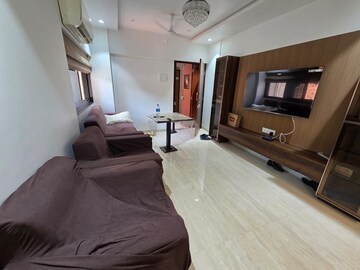Living Room in 2 BHK Apartment at Santacruz West – for Rent