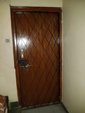 Furnished Amenities in 2 BHK Apartment at Bandra West – for Rent