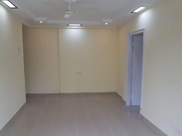 Room in 2 BHK Apartment at Bandra West – for Rent