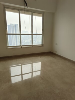 Room in 3 BHK Apartment at Kalpataru Radiance, Goregaon West – for Rent