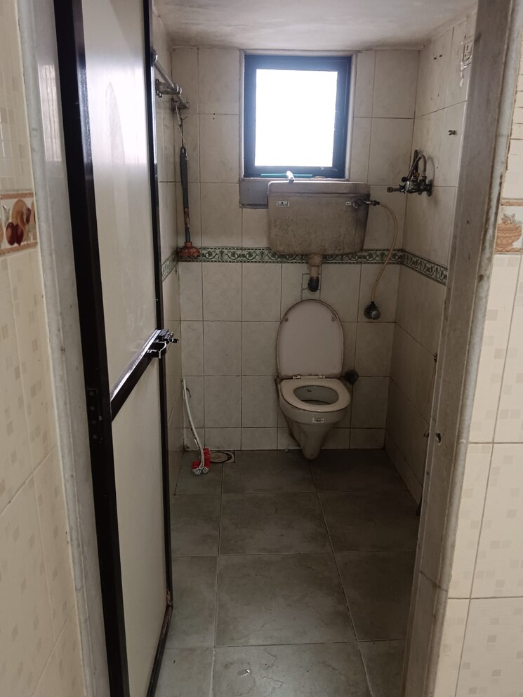 Bathroom, mahim 1 Bedroom 550 Sq.Ft. Apartment In Mahim Mumbai 9213481