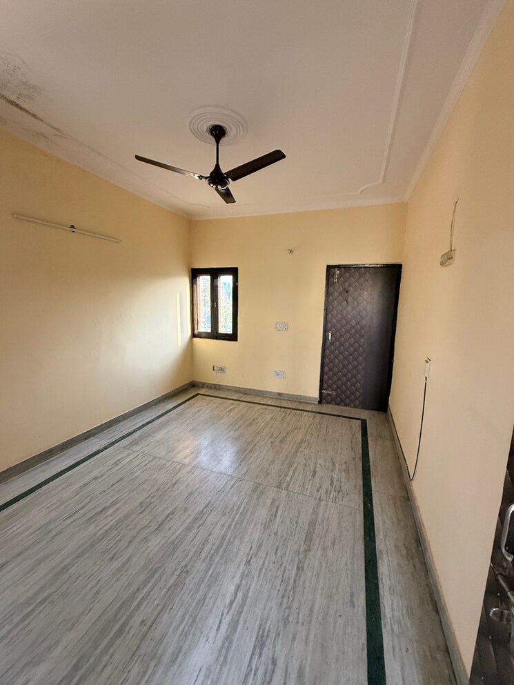Room, janakpuri 1 Bedroom 630 Sq.Ft. Apartment In Janakpuri Delhi 9213495