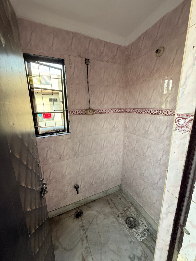 Bathroom, janakpuri 1 Bedroom 630 Sq.Ft. Apartment In Janakpuri Delhi 9213495