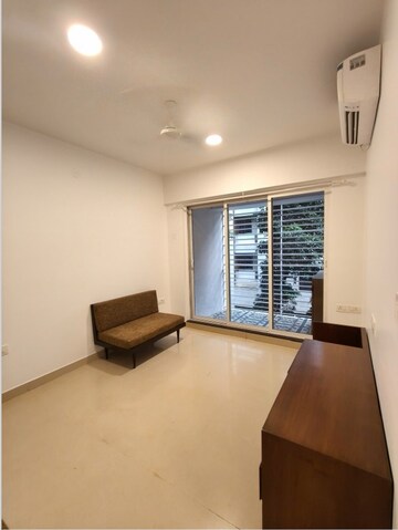 Room in 3 BHK Apartment at Bandra West – for Rent