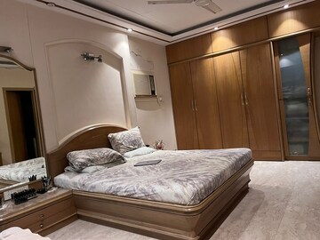 Bedroom in 3 BHK Apartment at Bandra West – for Rent