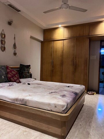 Bedroom in 3 BHK Apartment at Bandra West – for Rent