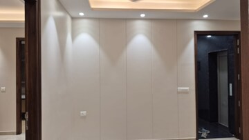 Building Lobby in 4 BHK Builder Floor at Sector 40 – for Sale