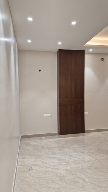 Room in 4 BHK Builder Floor at Sector 40 – for Sale