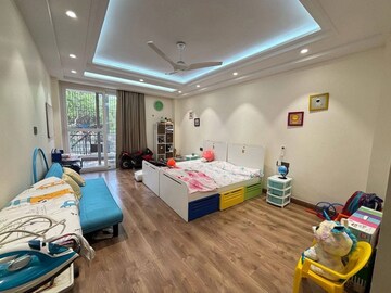 Parking in 3 BHK Builder Floor at Saket – for Rent