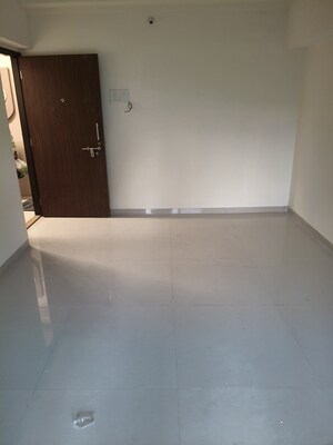 Room in 1 BHK Apartment at Raunak Residency Thane, Pokhran Road No One – for Rent