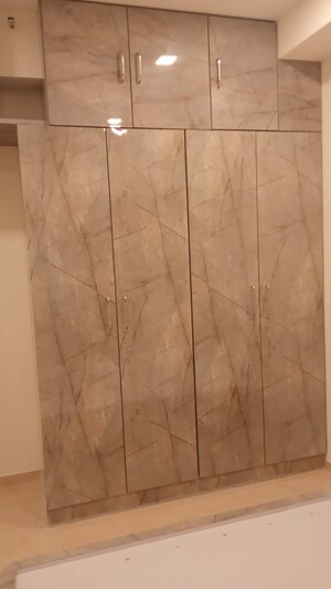 Bathroom in 3 BHK Apartment at Group Seven Rushi Heights, Goregaon East – for Rent