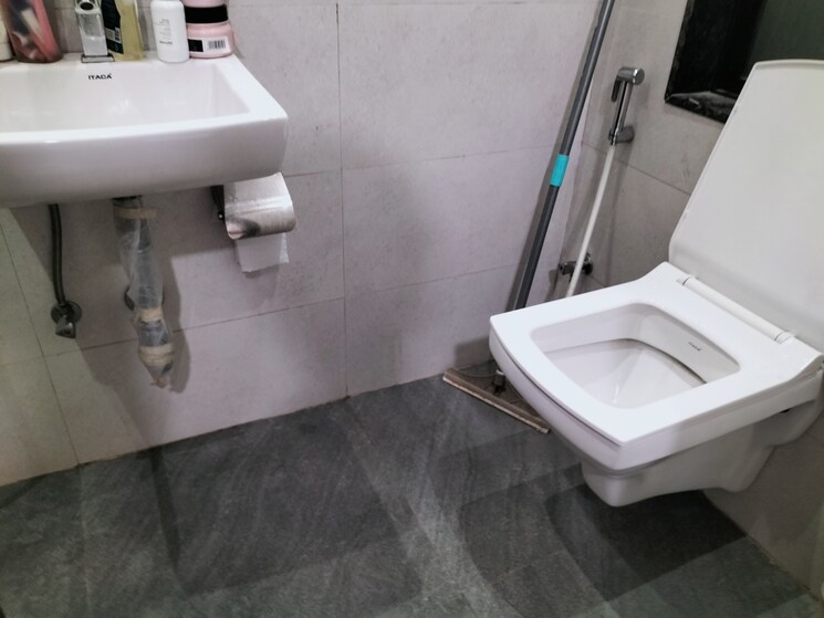 Bathroom, lalani-velentine-apartment-1-wing-d 1 Bedroom 405 Sq.Ft. Apartment In Malad East Mumbai 9213610