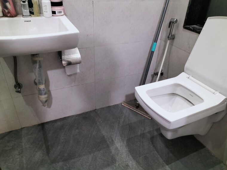 Bathroom, lalani-velentine-apartment-1-wing-d 1 Bedroom 405 Sq.Ft. Apartment In Malad East Mumbai 9213610