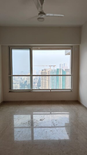 Room in 3 BHK Apartment at Kalpataru Radiance, Goregaon West – for Rent