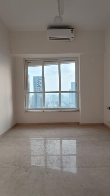 Room in 3 BHK Apartment at Kalpataru Radiance, Goregaon West – for Rent