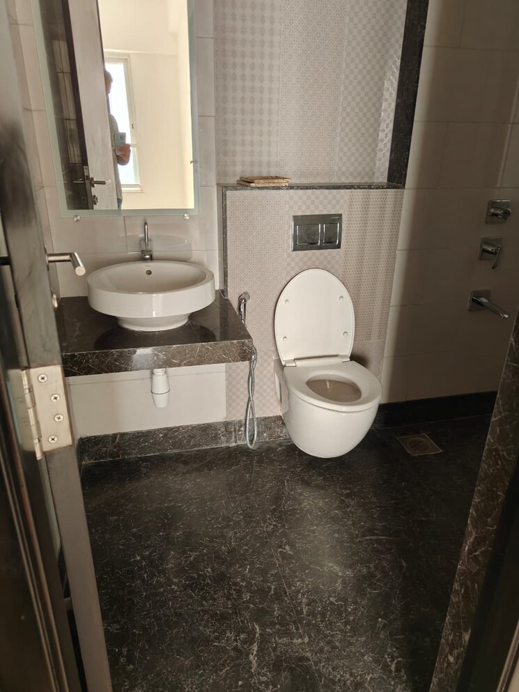 Bathroom, kalpataru-radiance 3 Bedroom 1500 Sq.Ft. Apartment In Goregaon West Mumbai 9213614