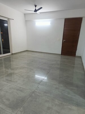 Room in 3 BHK Apartment at Eldeco Live By The Greens, Sector 150 – for Sale