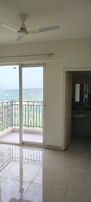 Room in 2 BHK Apartment at Signature Global Golf Greens, Sector 79 – for Rent