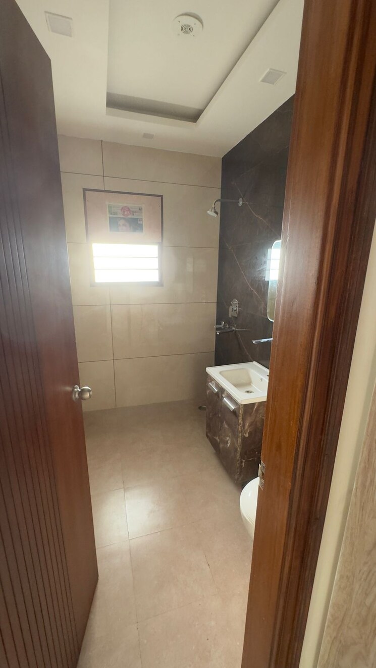 Bathroom, puri-aman-vilas 4 Bedroom 2200 Sq.Ft. Builder Floor In Sector 89 Faridabad 9213647