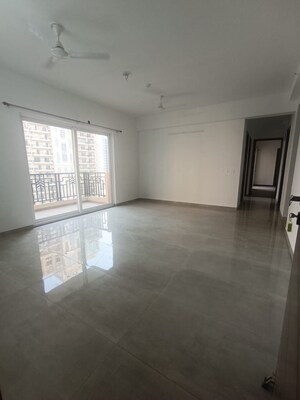 Room in 2 BHK Apartment at Eldeco Live By The Greens, Sector 150 – for Sale