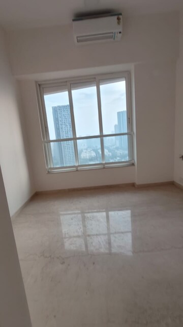 Room in 3 BHK Apartment at Kalpataru Radiance, Goregaon West – for Rent