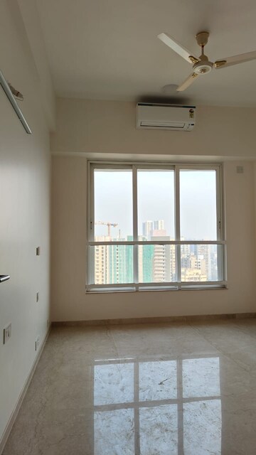 Room in 3 BHK Apartment at Kalpataru Radiance, Goregaon West – for Rent