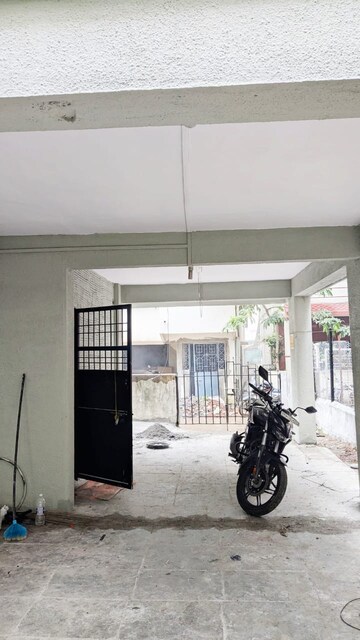 Parking in 1 BHK Independent House at Karve Nagar – for Sale