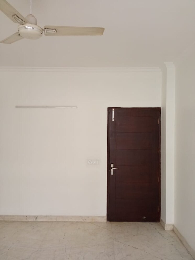 Room, ardee-mall 3 Bedroom 263 Sq.Yd. Builder Floor In Sector 52 Gurgaon 9213676