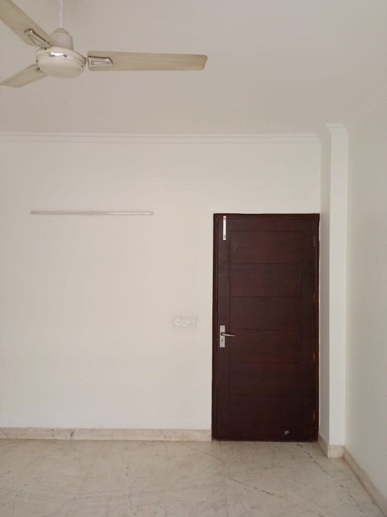 Room, ardee-mall 3 Bedroom 263 Sq.Yd. Builder Floor In Sector 52 Gurgaon 9213676