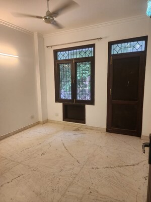 Room in 3 BHK Builder Floor at Ardee Mall, Sector 52 – for Rent
