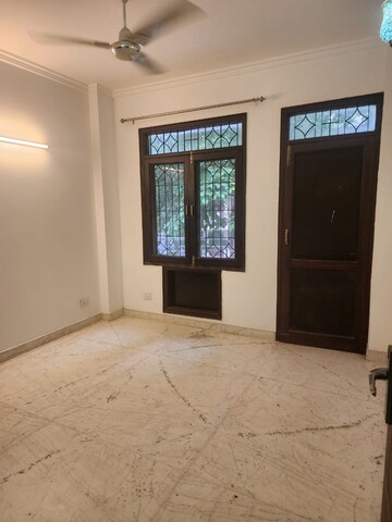 Room in 3 BHK Builder Floor at Ardee Mall, Sector 52 – for Rent
