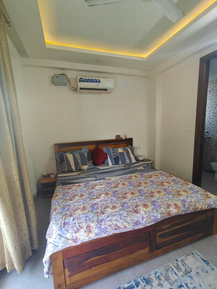 Bedroom, dlf-city-gurgaon 3 Bedroom 263 Sq.Yd. Builder Floor In Sector 27 Gurgaon 9213682