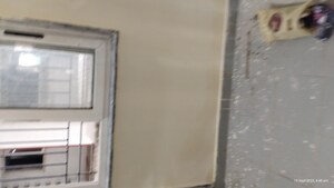 Room in 2 BHK Apartment at Kandivali West – for Sale