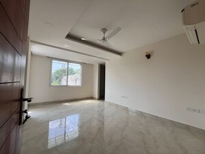 Room in 3 BHK Builder Floor at Gupta Awas, Sector 43 – for Rent