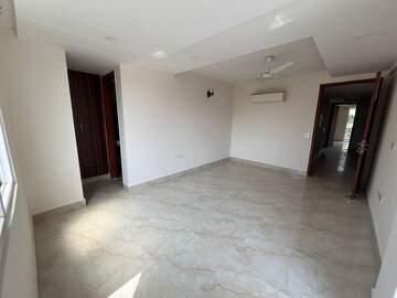 Room in 3 BHK Builder Floor at Gupta Awas, Sector 43 – for Rent