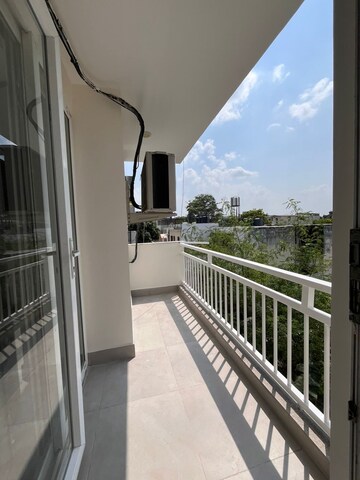 Balcony in 3 BHK Builder Floor at Gupta Awas, Sector 43 – for Rent