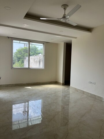 Room in 3 BHK Builder Floor at Gupta Awas, Sector 43 – for Rent