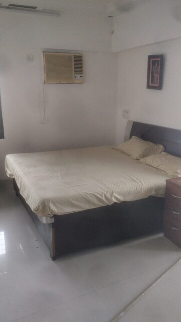 Bedroom in 3 BHK Apartment at Andheri West – for Rent