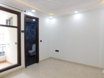 Room in 3 BHK Builder Floor at Chittaranjan Park – for Rent