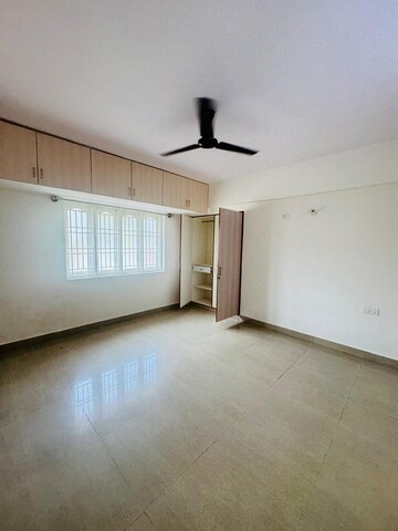 Room in 3 BHK Apartment at Indiranagar – for Rent